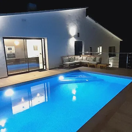 Avril Piscina Privada Y Amplias Terrazas Villa